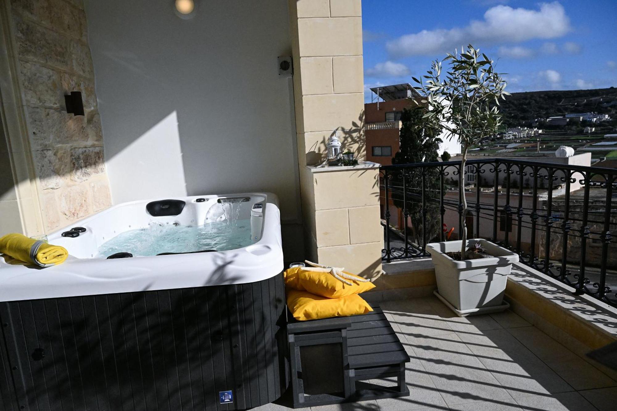 Fl 1 Ta'Lonza Luxury With Hot Tub By Homely เมลลิฮา ภายนอก รูปภาพ