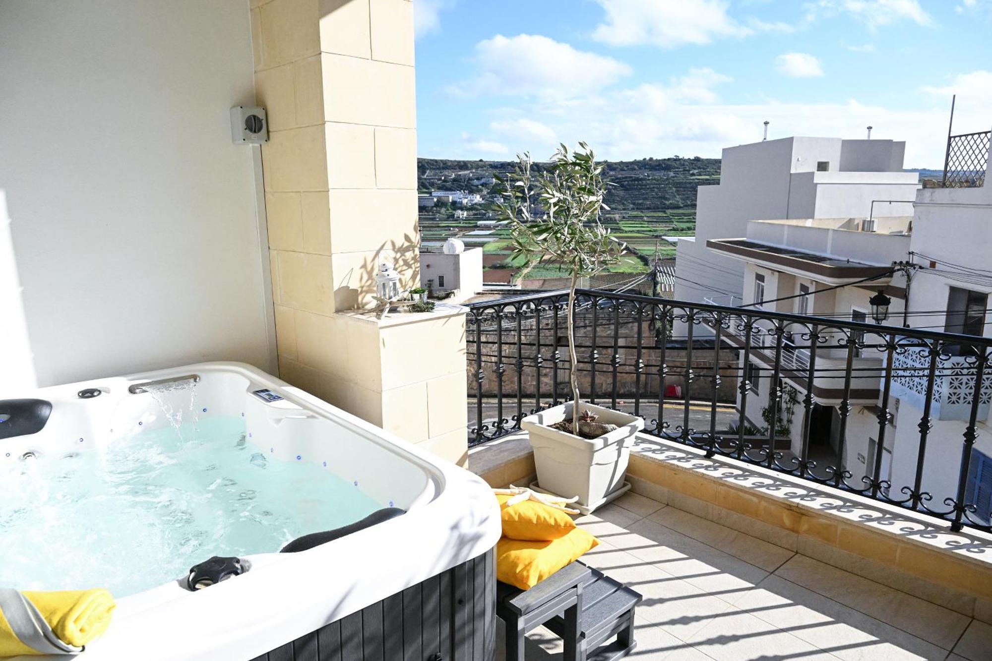Fl 1 Ta'Lonza Luxury With Hot Tub By Homely เมลลิฮา ภายนอก รูปภาพ