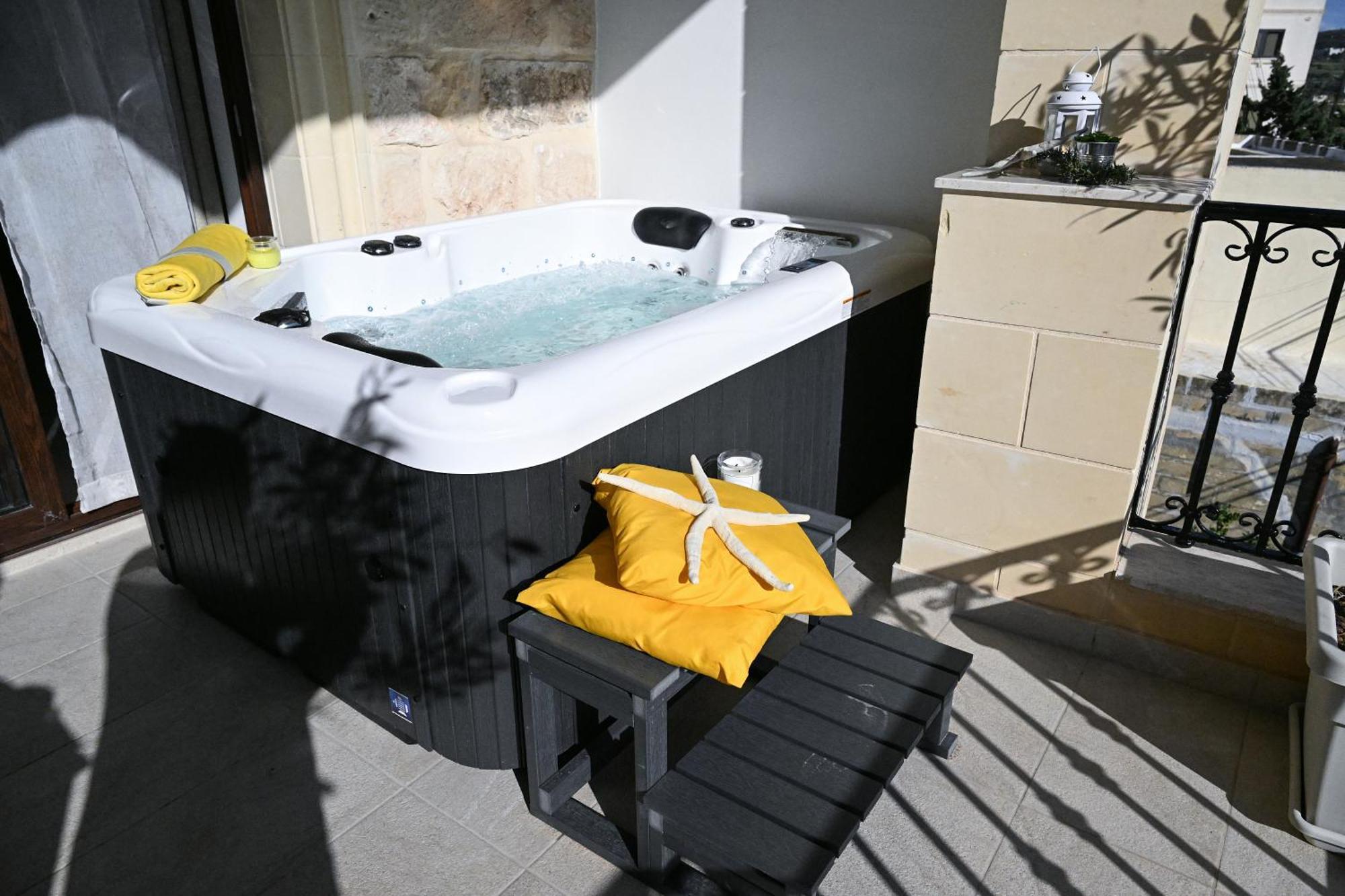 Fl 1 Ta'Lonza Luxury With Hot Tub By Homely เมลลิฮา ภายนอก รูปภาพ