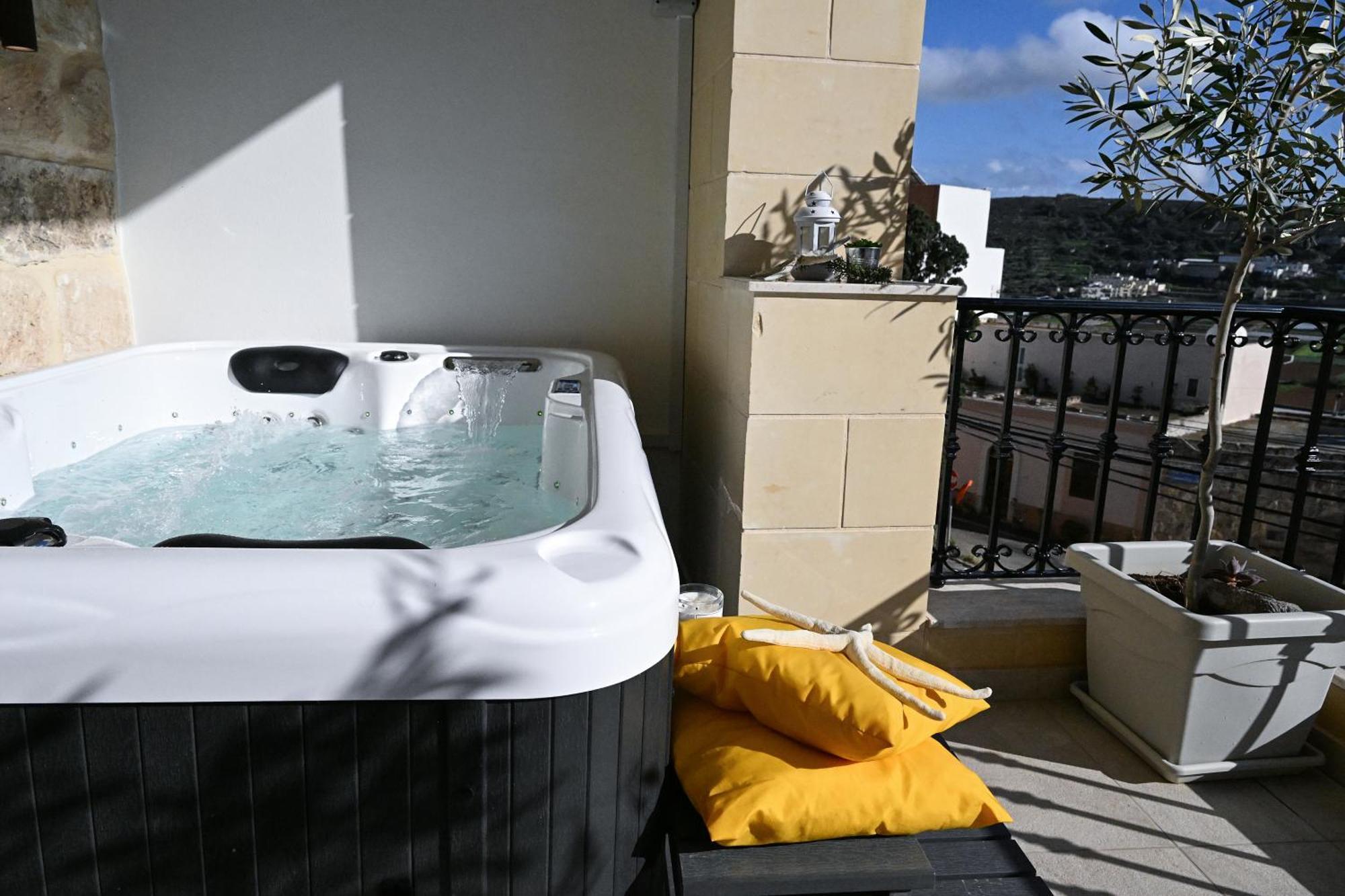 Fl 1 Ta'Lonza Luxury With Hot Tub By Homely เมลลิฮา ภายนอก รูปภาพ