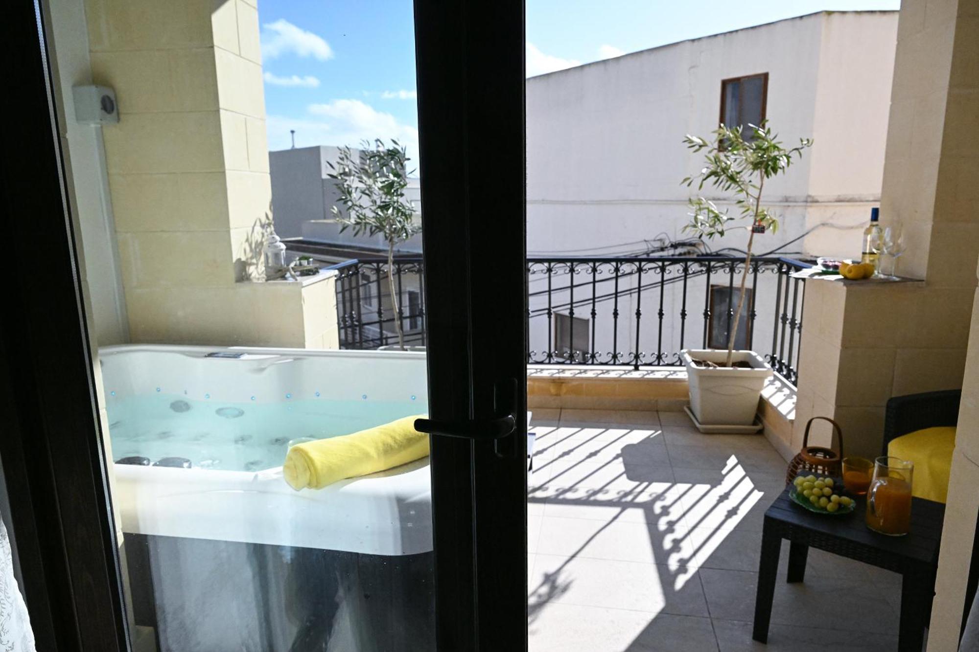 Fl 1 Ta'Lonza Luxury With Hot Tub By Homely เมลลิฮา ภายนอก รูปภาพ